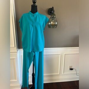 Figs scrub set in Teal size M. Rafaela oversized top with Livingston basic pant